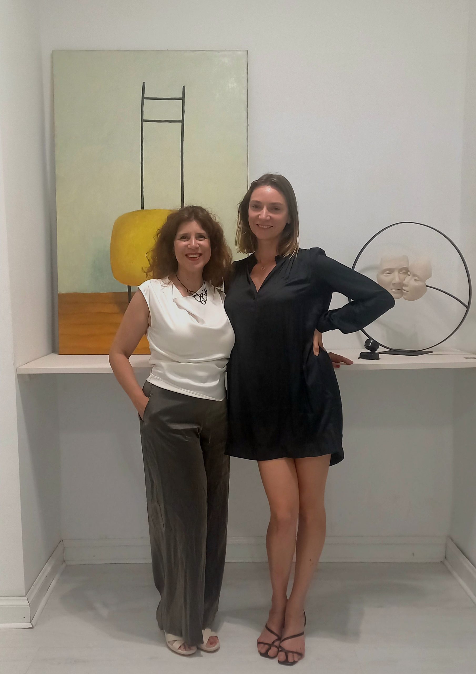 Vicky Pérez escultora y Anastasia Belous pintora-galerista
